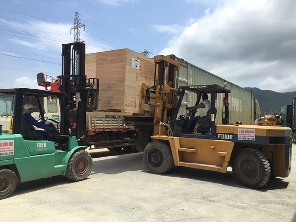 Dịch vụ nâng hạ, đóng hàng, rút hàng, container - Xe Nâng Quảng Ninh - Công Ty TNHH Đầu Tư Và Phát Triển Đức Trung